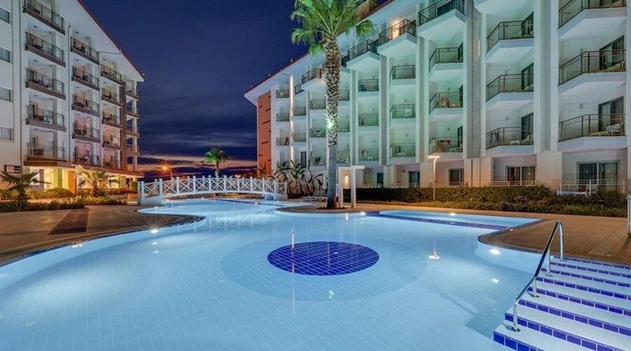 Ramada Hotel & Suites By Wyndham Kuşadası 4*