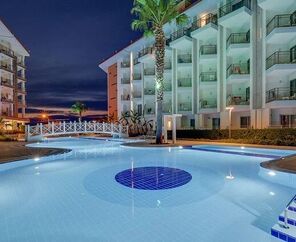 Ramada Hotel & Suites By Wyndham Kuşadası 4*