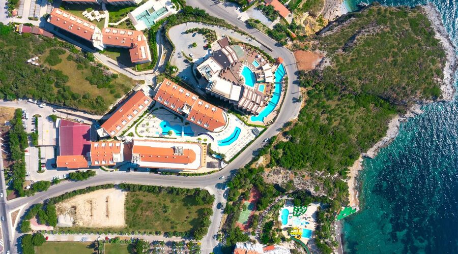 Ramada Hotel & Suites By Wyndham Kuşadası 4*