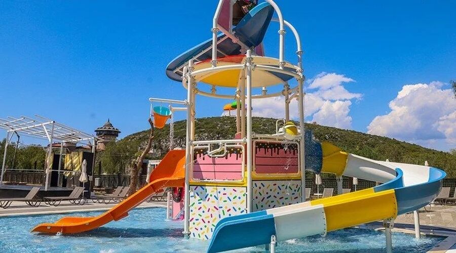 Ramada Hotel & Suites By Wyndham Kuşadası 4*