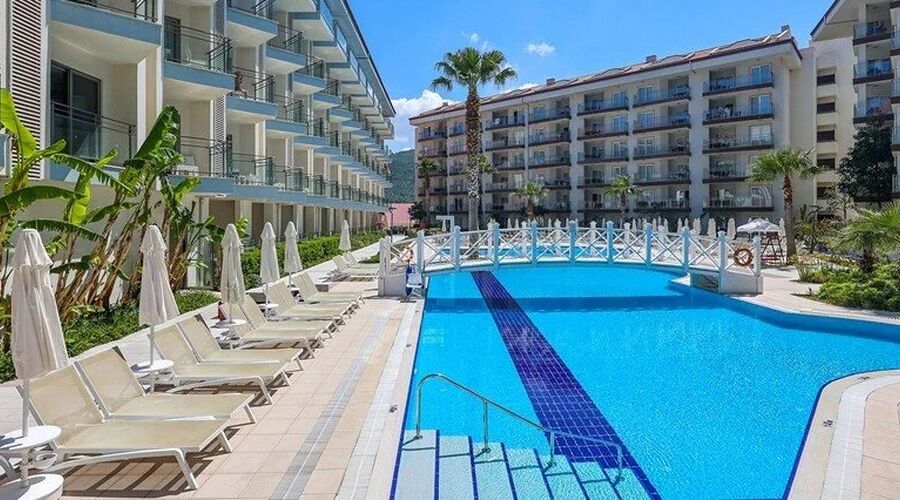 Ramada Hotel & Suites By Wyndham Kuşadası 4*
