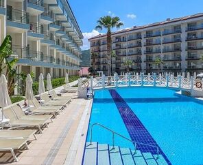 Ramada Hotel & Suites By Wyndham Kuşadası 4*