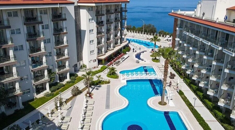 Ramada Hotel & Suites By Wyndham Kuşadası 4*