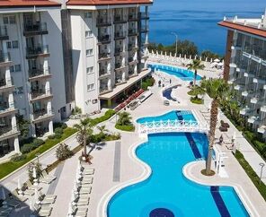 Ramada Hotel & Suites By Wyndham Kuşadası 4*