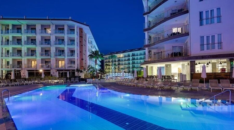 Ramada Hotel & Suites By Wyndham Kuşadası 4*