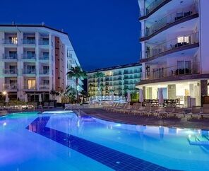 Ramada Hotel & Suites By Wyndham Kuşadası 4*