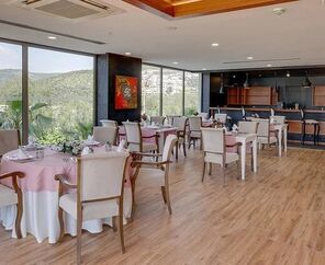 Ramada Hotel & Suites By Wyndham Kuşadası 4*