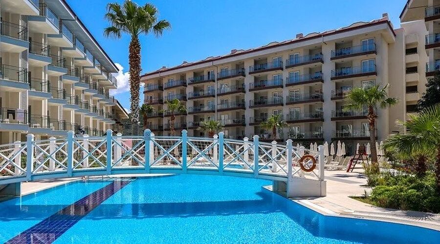 Ramada Hotel & Suites By Wyndham Kuşadası 4*
