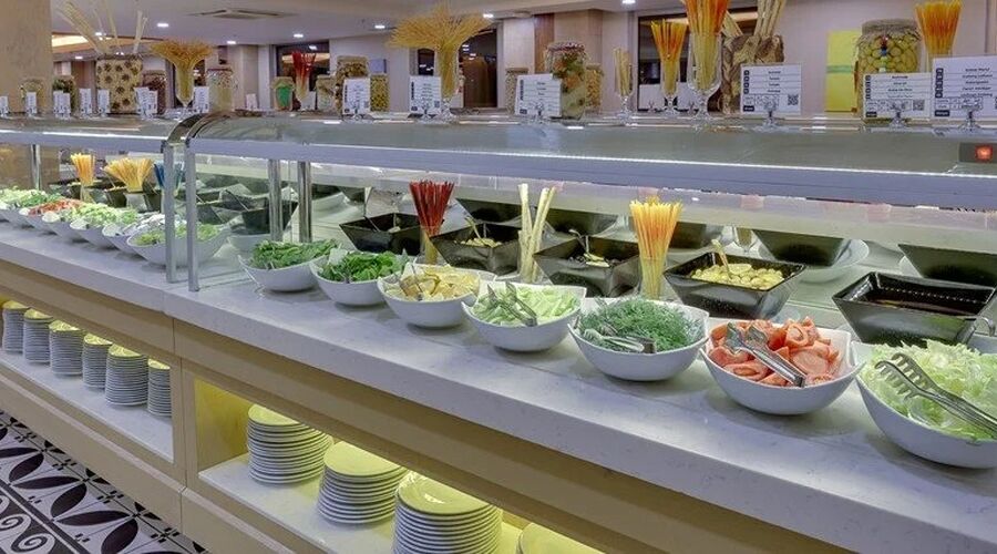Ramada Hotel & Suites By Wyndham Kuşadası 4*