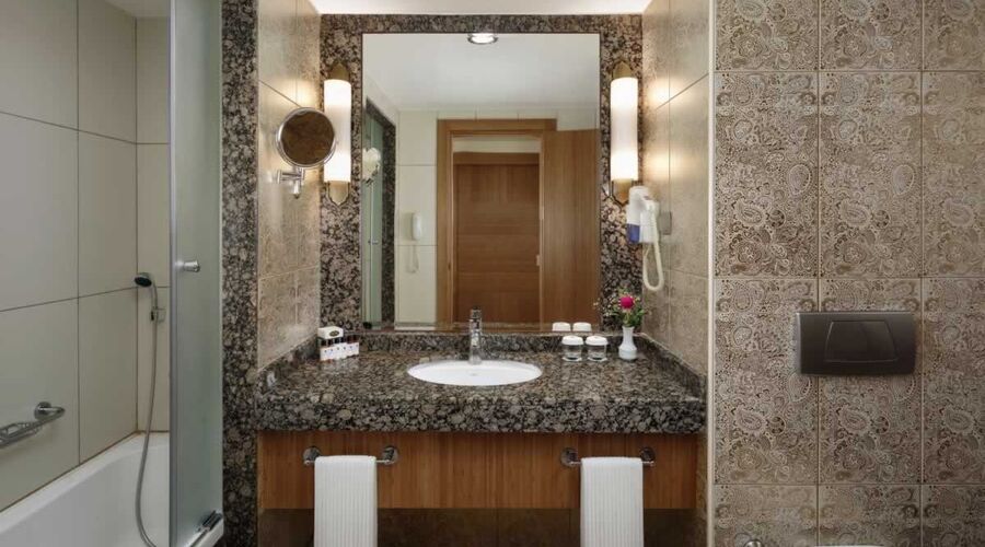 Royal Dragon Hotel 5*