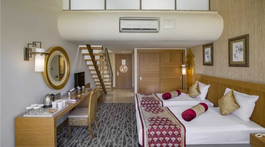 Royal Dragon Hotel 5*