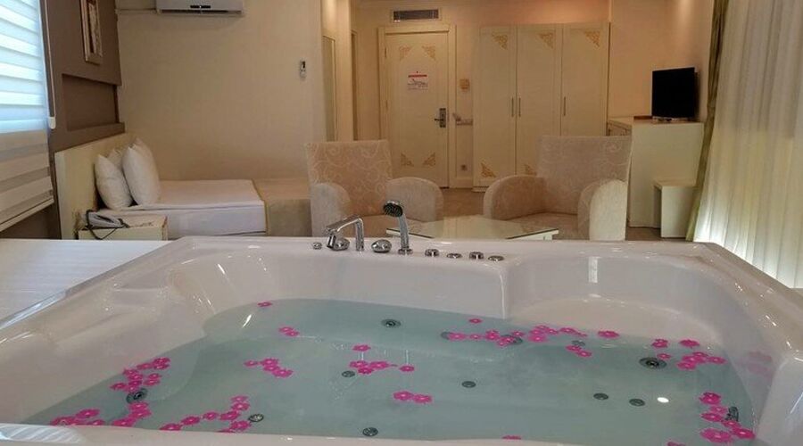 Crystal Admiral Resort Suites & Spa 5*