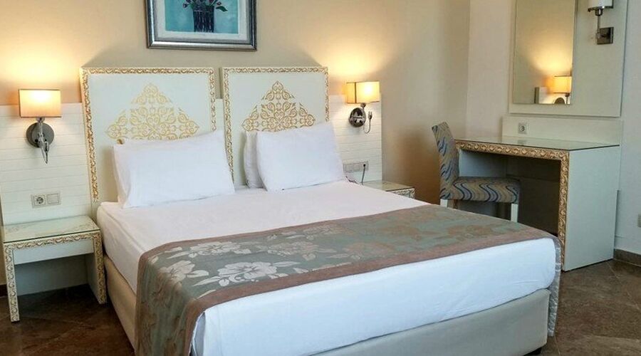 Crystal Admiral Resort Suites & Spa 5*