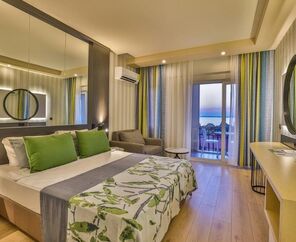 CRYSTAL LAND OF PARADISE 5*