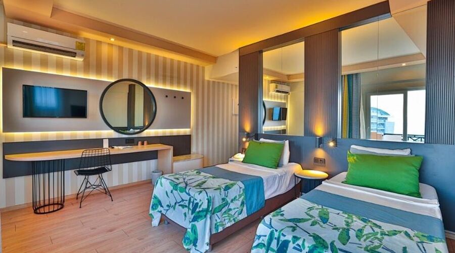 CRYSTAL LAND OF PARADISE 5*