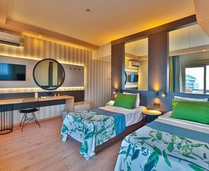 CRYSTAL LAND OF PARADISE 5*