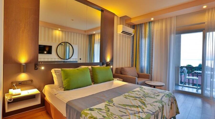 CRYSTAL LAND OF PARADISE 5*