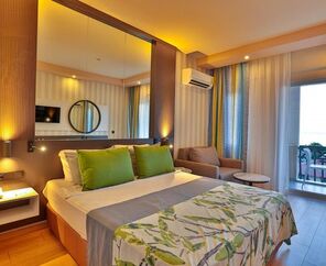 CRYSTAL LAND OF PARADISE 5*