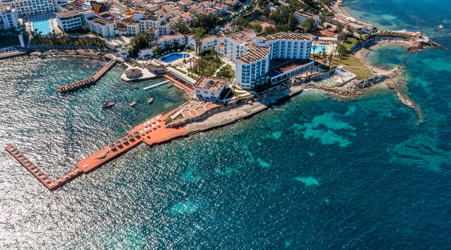 Le Bleu Hotel & Resort  5*