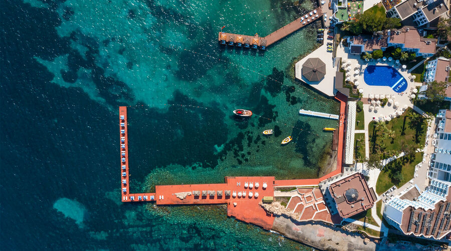 Le Bleu Hotel & Resort  5*
