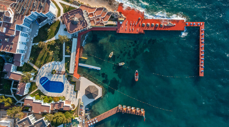 Le Bleu Hotel & Resort  5*