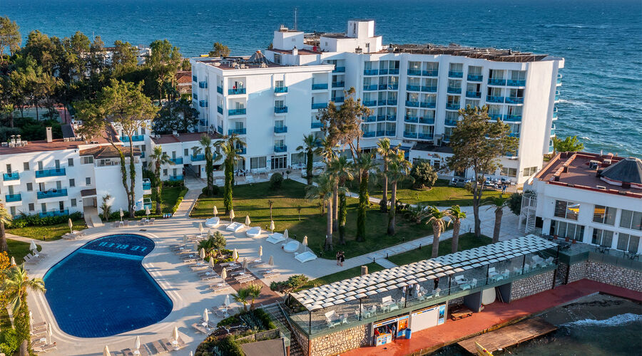Le Bleu Hotel & Resort  5*