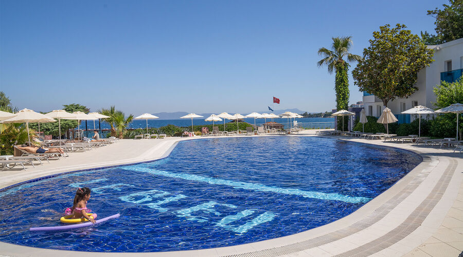 Le Bleu Hotel & Resort  5*