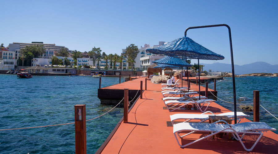 Le Bleu Hotel & Resort  5*