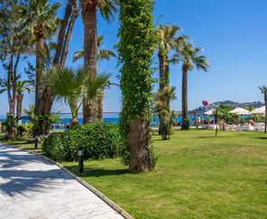 Le Bleu Hotel & Resort  5*