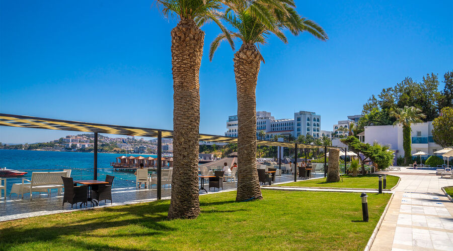 Le Bleu Hotel & Resort  5*
