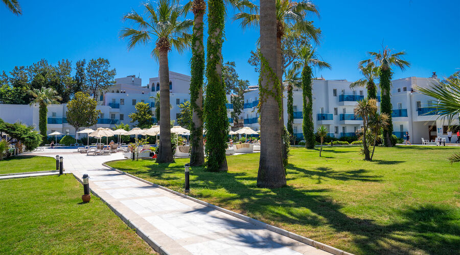 Le Bleu Hotel & Resort  5*