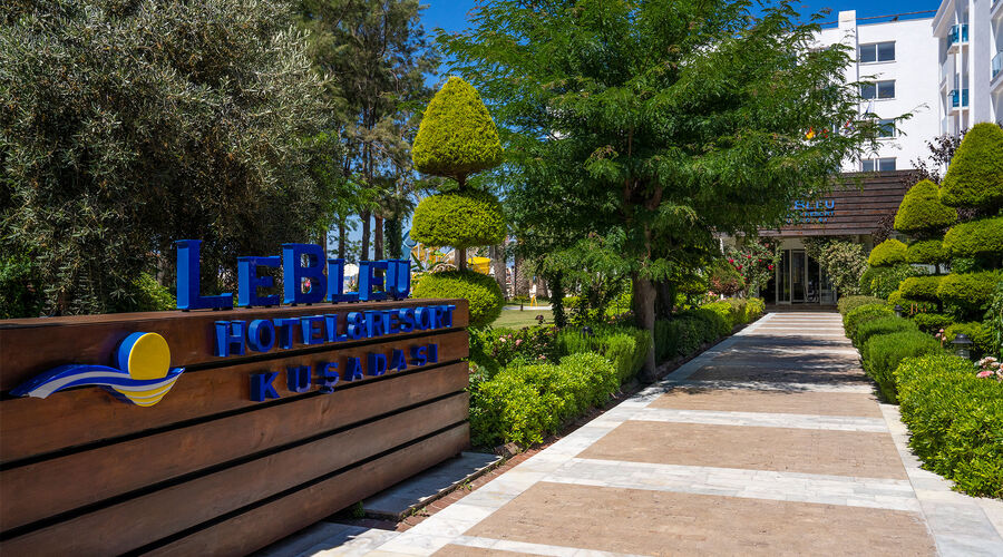 Le Bleu Hotel & Resort  5*