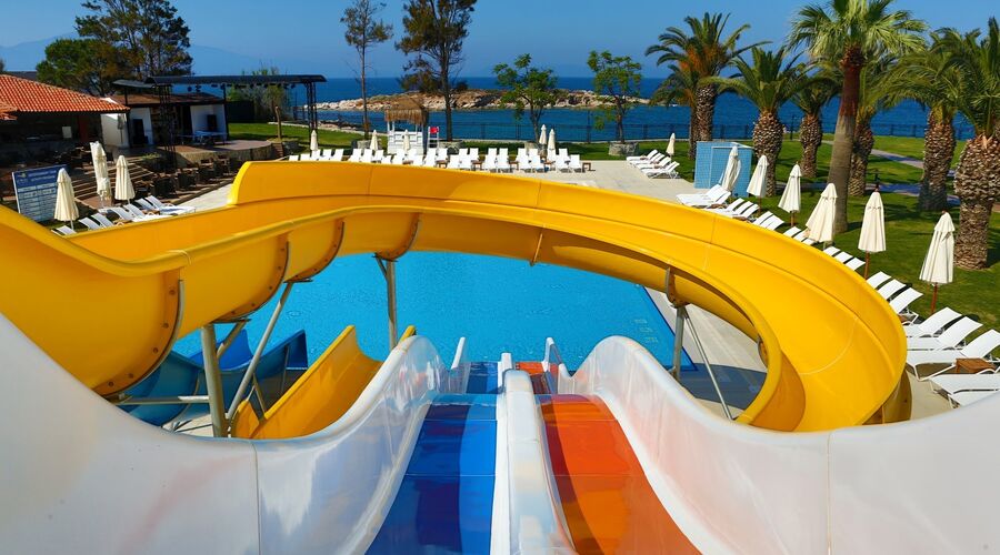 Le Bleu Hotel & Resort  5*