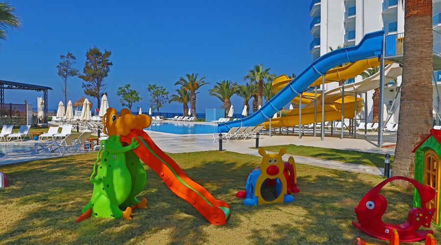 Le Bleu Hotel & Resort  5*
