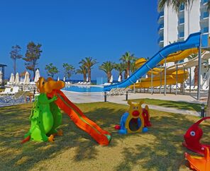 Le Bleu Hotel & Resort  5*