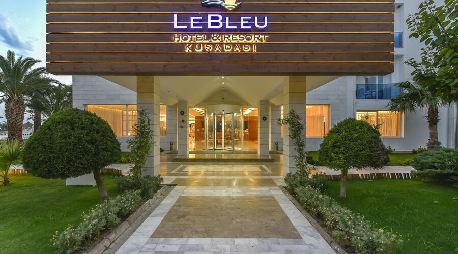 Le Bleu Hotel & Resort  5*