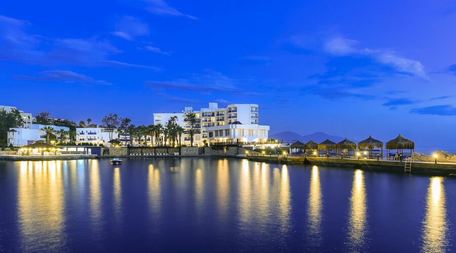 Le Bleu Hotel & Resort  5*