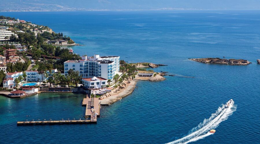 Le Bleu Hotel & Resort  5*