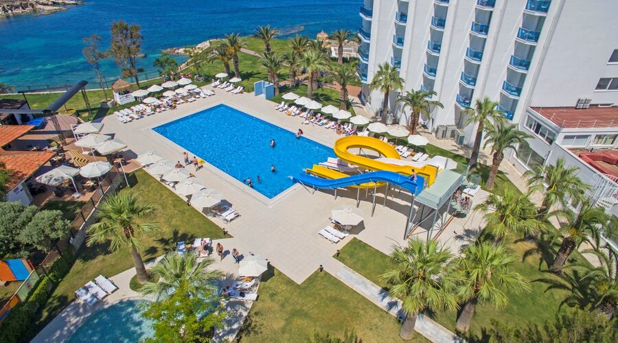 Le Bleu Hotel & Resort  5*