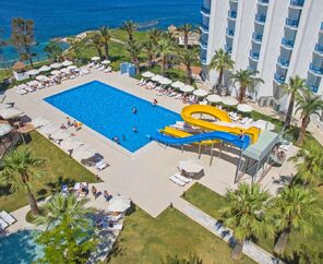 Le Bleu Hotel & Resort  5*