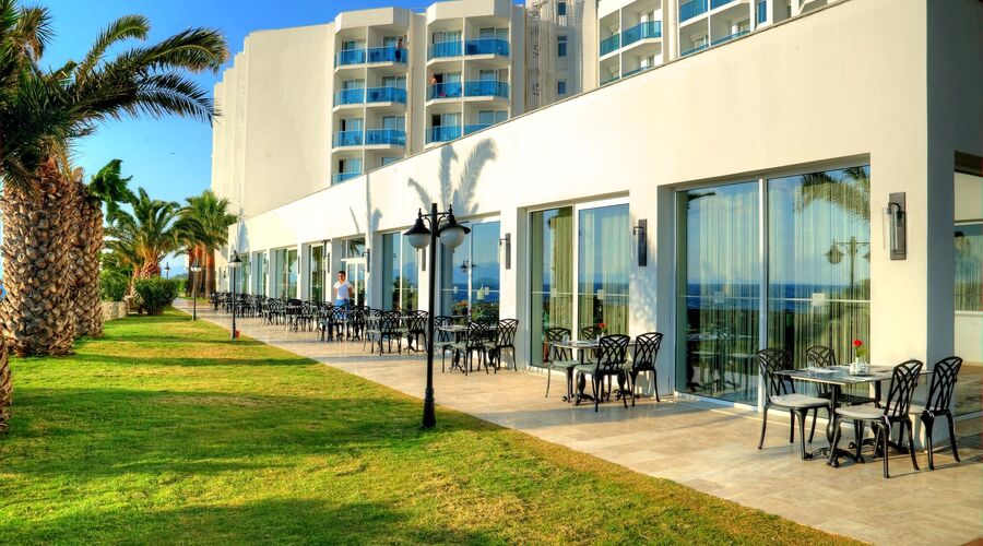 Le Bleu Hotel & Resort  5*