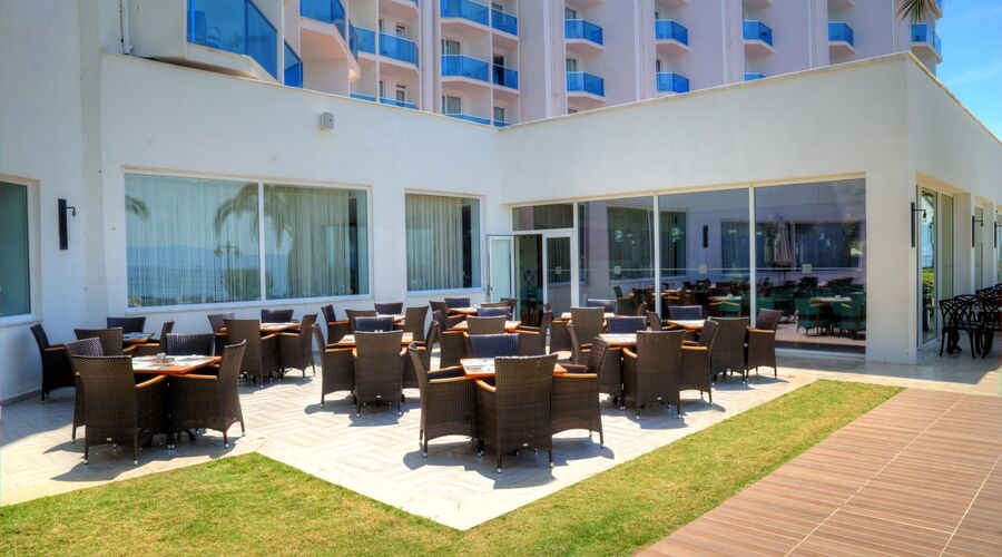 Le Bleu Hotel & Resort  5*