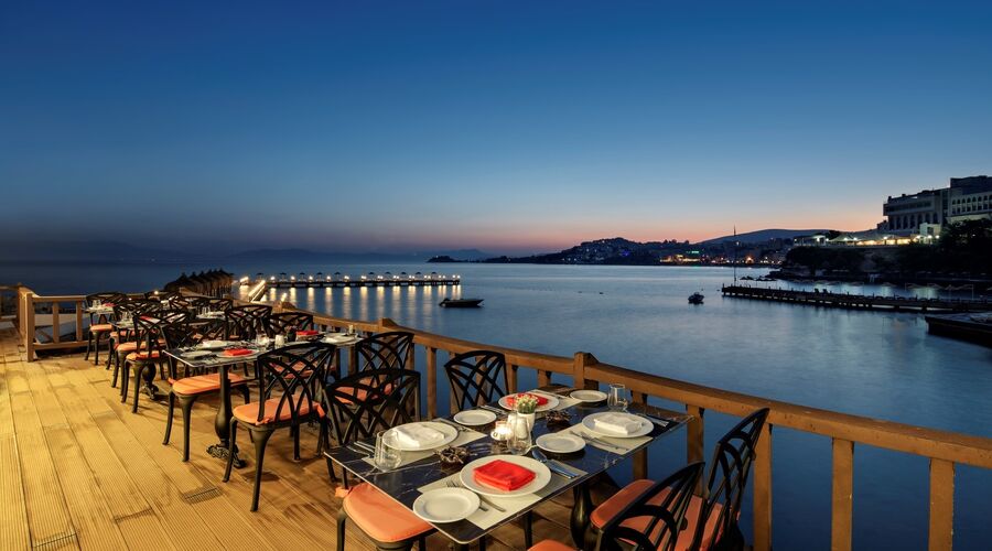 Le Bleu Hotel & Resort  5*
