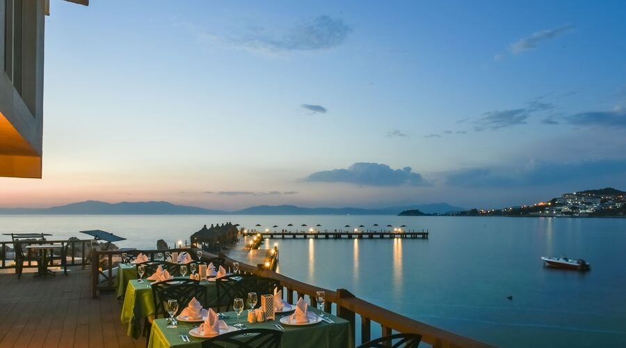 Le Bleu Hotel & Resort  5*