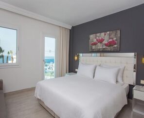 Le Bleu Hotel & Resort  5*