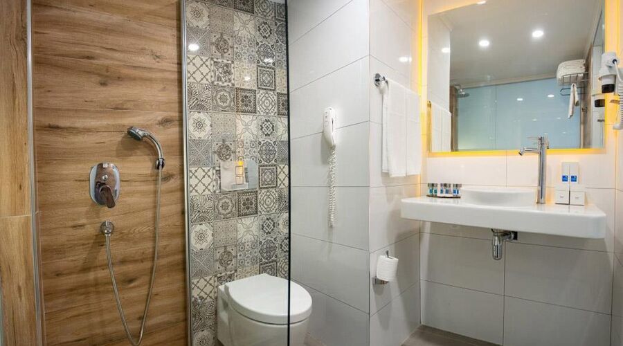 Le Bleu Hotel & Resort  5*
