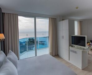 Le Bleu Hotel & Resort  5*