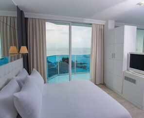 Le Bleu Hotel & Resort  5*