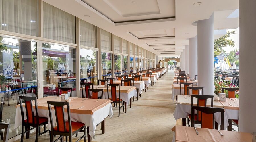 Holiday Park Resort Hotel  5*