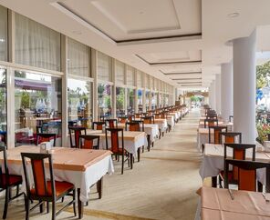 Holiday Park Resort Hotel  5*